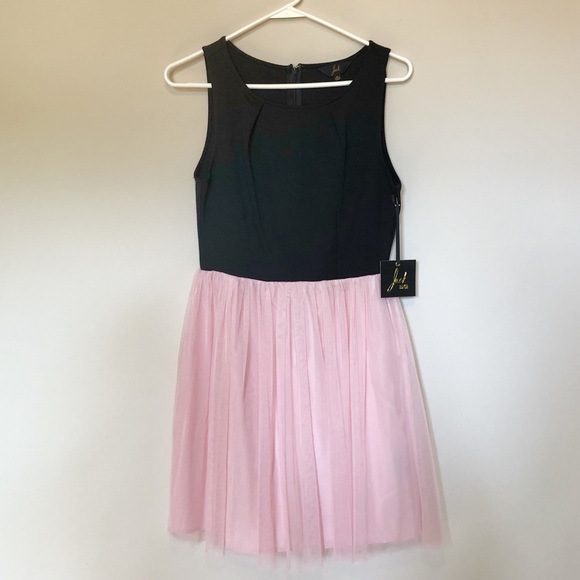Modcloth Dresses & Skirts - ModCloth cocktail dress. Black & pink. Size 4.